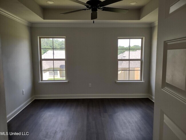 Building Photo - 464 Silver Hill Dr