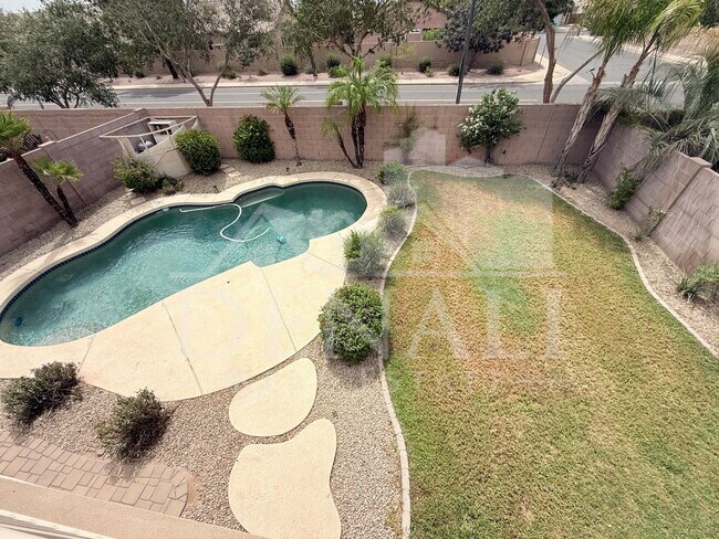 Building Photo - 805 S Esmeralda