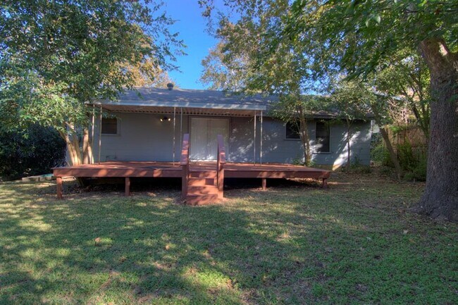 Building Photo - 2614 Little John Ln