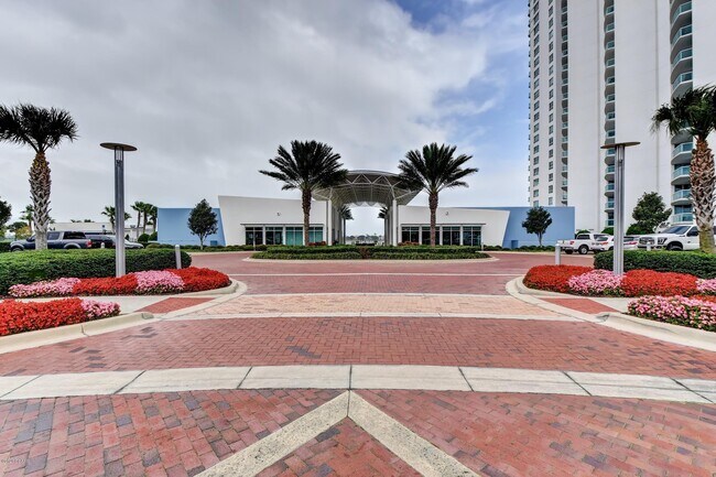 Building Photo - 241 Riverside Dr