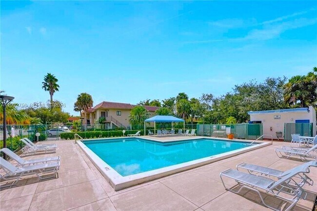Building Photo - 357 Lakeview Dr