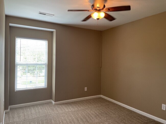 Building Photo - 8806 Shadowglen Dr