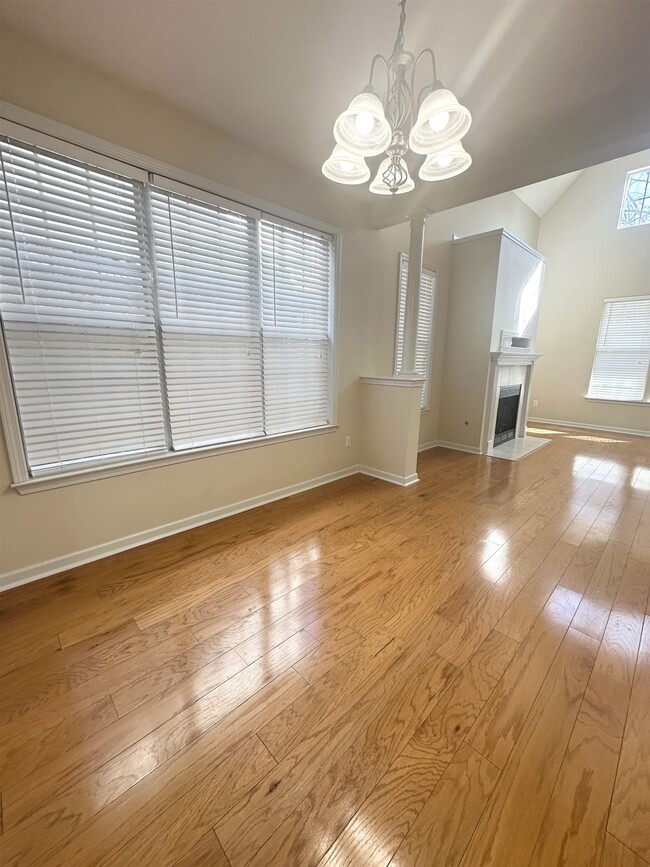 Building Photo - 8516 Shady Elm Dr