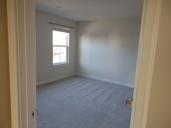 Building Photo - $300 OFF THE FIRST FULL MONTH's RENT!!! Su...