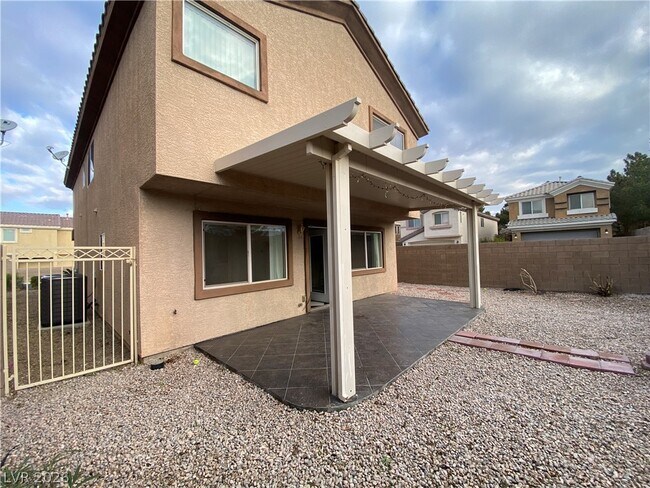 Building Photo - 175 Real Long Way