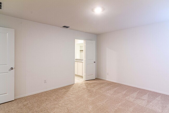 Building Photo - 404 Dewberry Dr