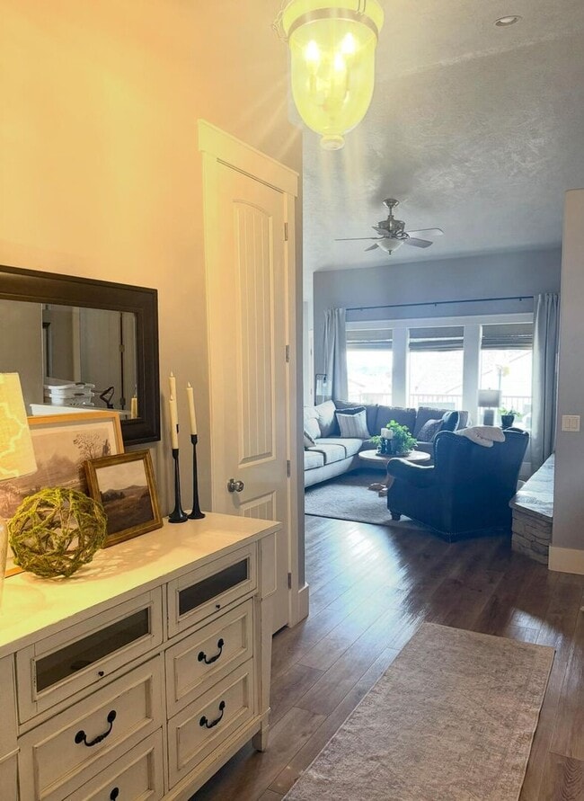 Building Photo - Beautifully Renovated 6 Bedroom Home in th...