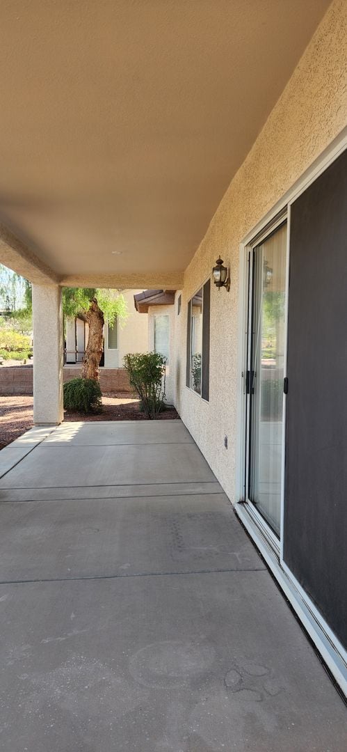 Building Photo - Freshly painted & all new carpeting - 3BR ...
