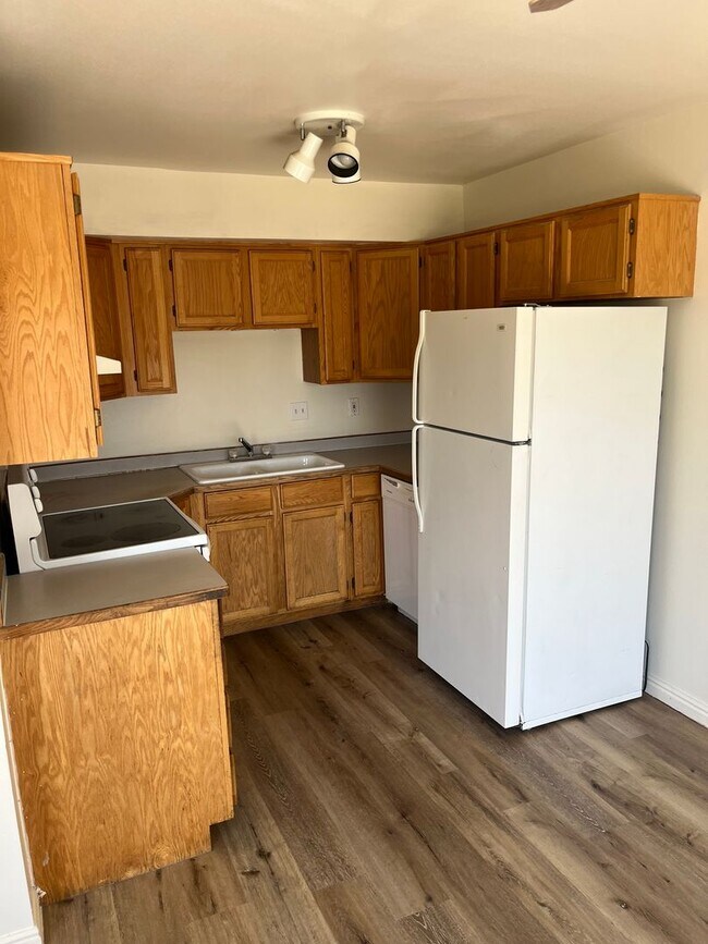 Building Photo - Baggs Pleasant Grove Duplex