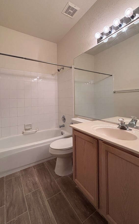 Building Photo - Spacious 4 bedroom 2 bath home near Sabino...
