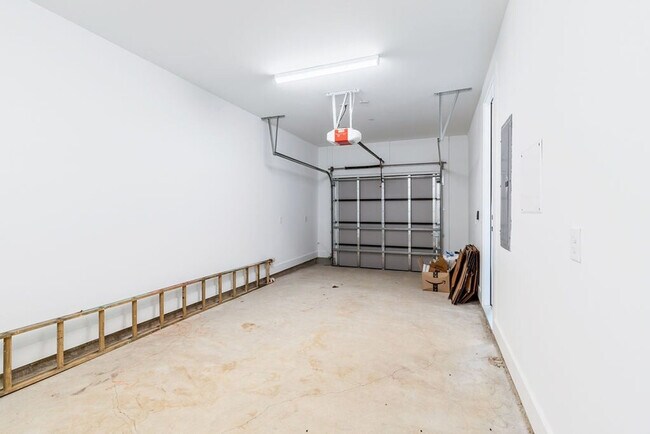 Building Photo - 125 Blue Eden Lp