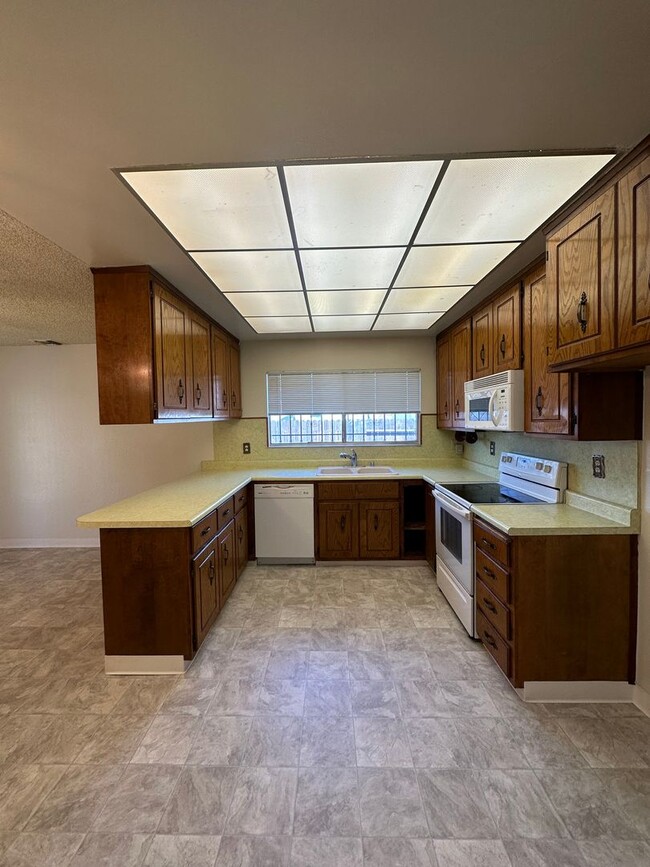 Building Photo - Reduced!!!