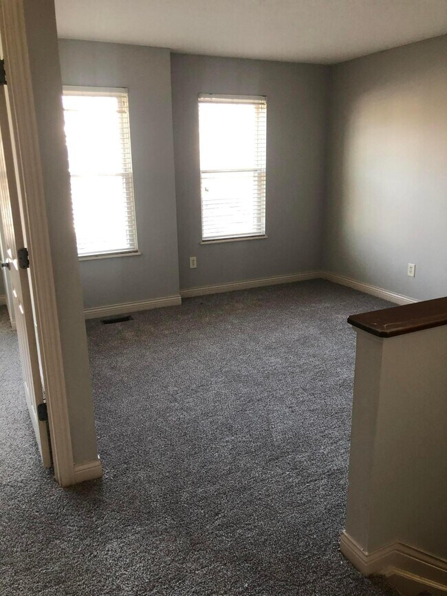 Building Photo - 2715 Rinaldi Dr