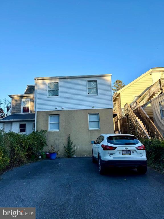 Building Photo - 232 Center St