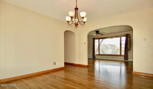 Building Photo - 1561 PA-171