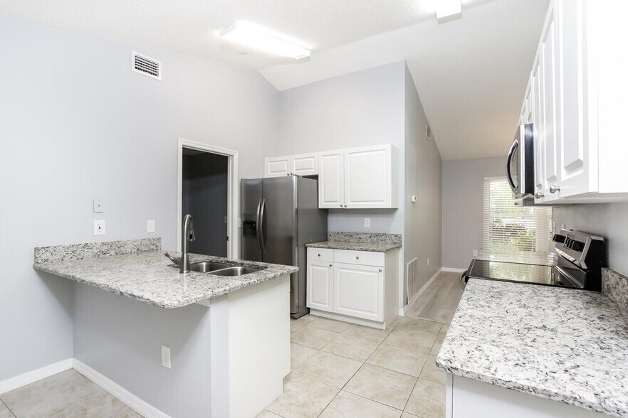Building Photo - 4710 Glenbrooke Terrace
