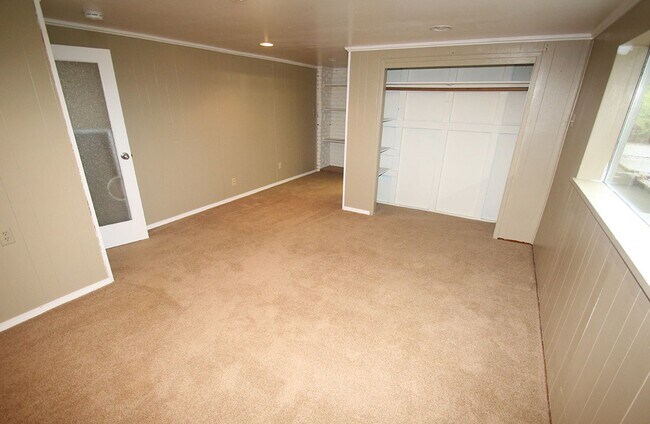 Building Photo - MOUNTLAKE TERRACE 3 BED, 2 BATH HOME FOR R...