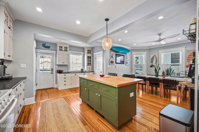 Building Photo - 214 Brinley Ave