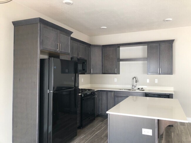 Building Photo - New 2 Bedroom 2.5 Bathroom Townhome