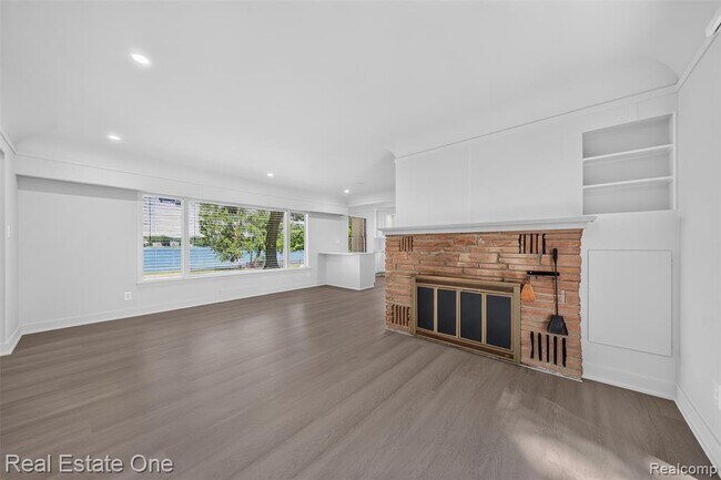Building Photo - 2079 Klingensmith Rd