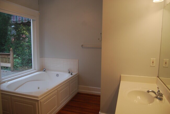 Building Photo - 2809 Lombardy Ct