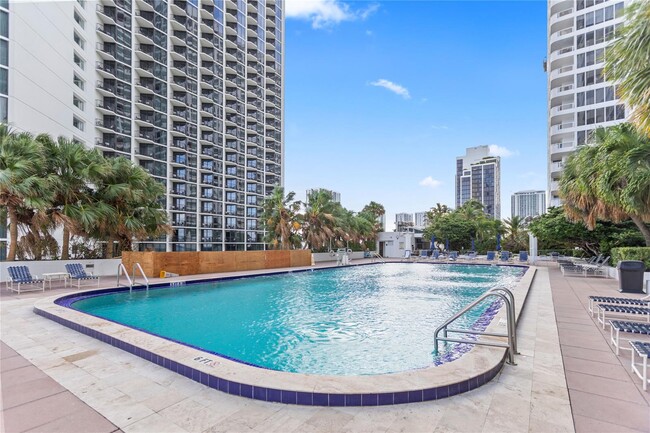 Pool - 1717 N Bayshore Dr