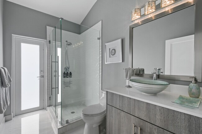 Building Photo - 7101 W Lake Dr