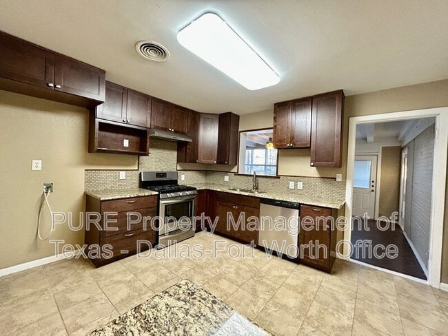 Building Photo - 1607 Briarwood Blvd