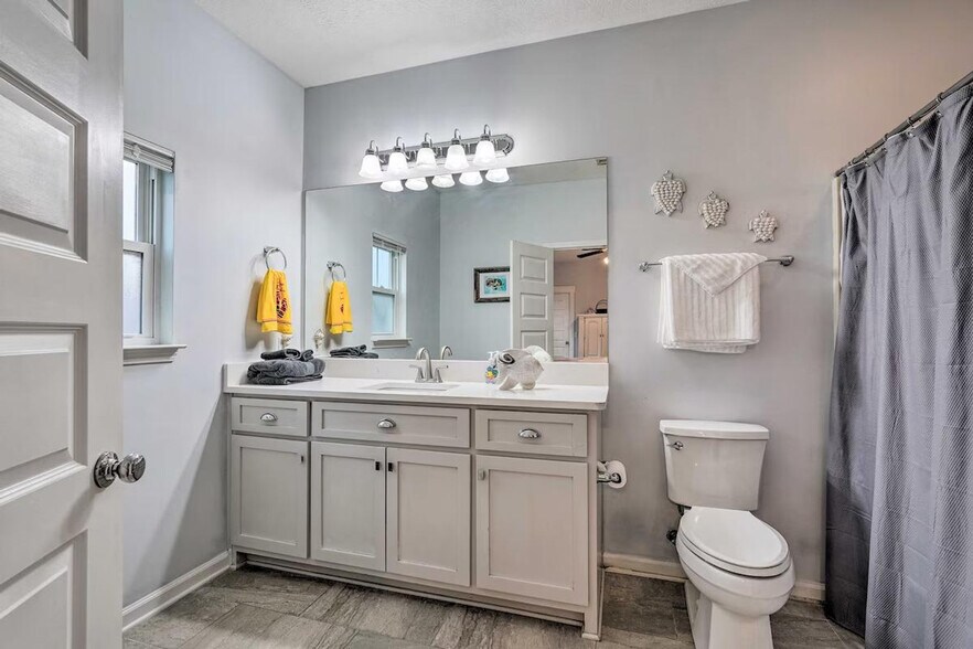 Building Photo - 3723 Tiki Dr