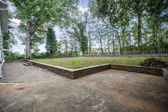 Building Photo - 132 Oak Trail