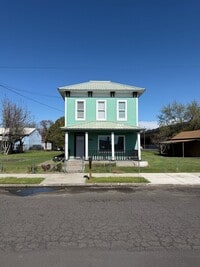 Building Photo - 4 plus bedroom on double lot
