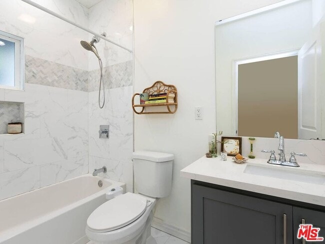 Building Photo - 632 S Evergreen Ave