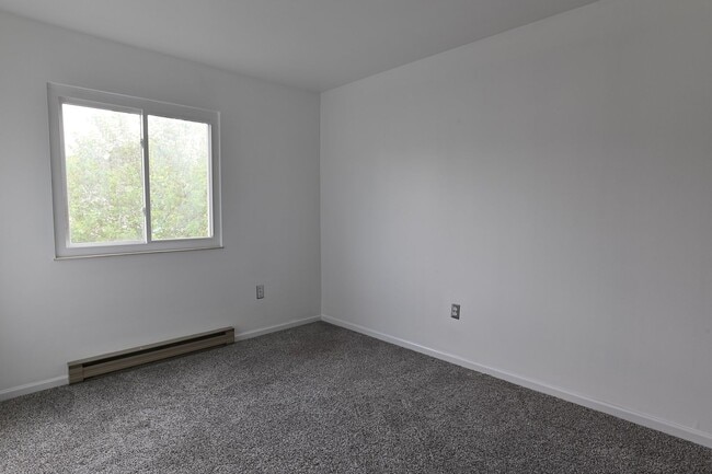 Building Photo - Townhouse in Highspire