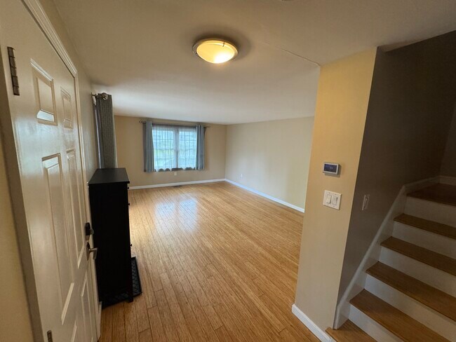 Building Photo - 10 Springfield Est