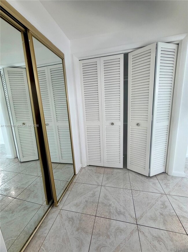 Building Photo - 16701 NE 14th Ave