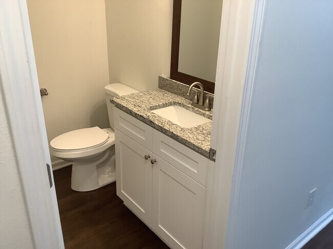 Building Photo - 6 Vista Rose Ct