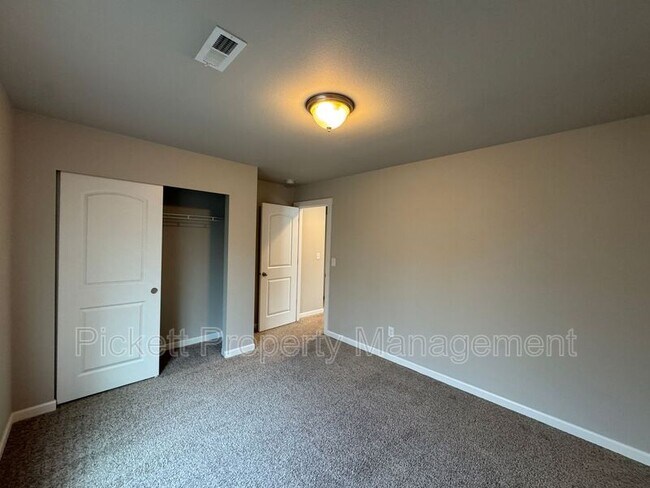 Building Photo - 4294 Andasio Loop SE
