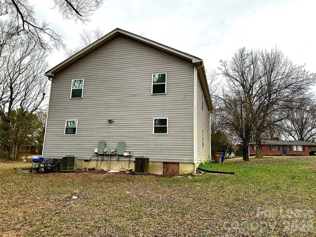 Building Photo - 110 Carpenter St