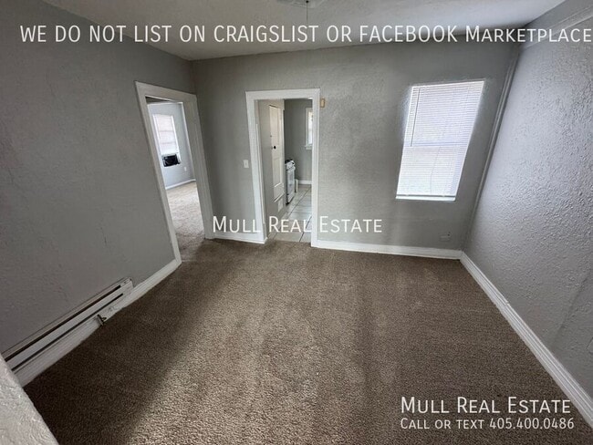 Building Photo - 825 NE 24th St