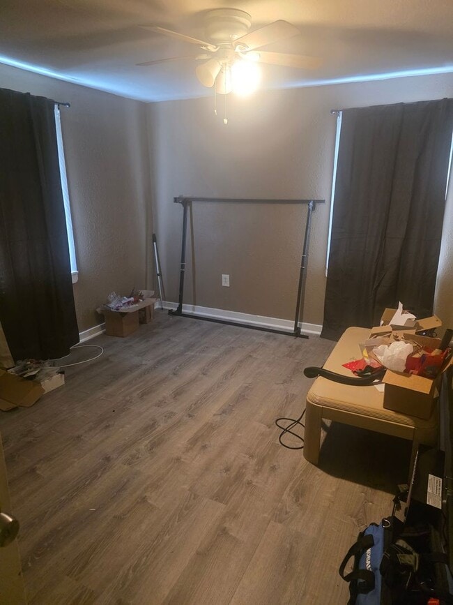 Building Photo - Adorable 2 bedroom 1 Bathroom House