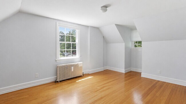 Building Photo - Heart of Woodland Heights just blocks from JRPS, Renovated 2BR / 1.5BA home with gardens