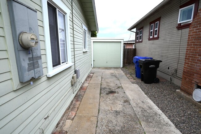 Building Photo - Charming 1 Bedroom Cottage in Ocean Beach
