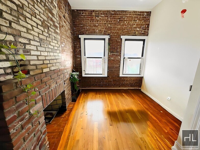 Building Photo - Floor Through 4 Bed/1.5 Bath Penthouse in ...