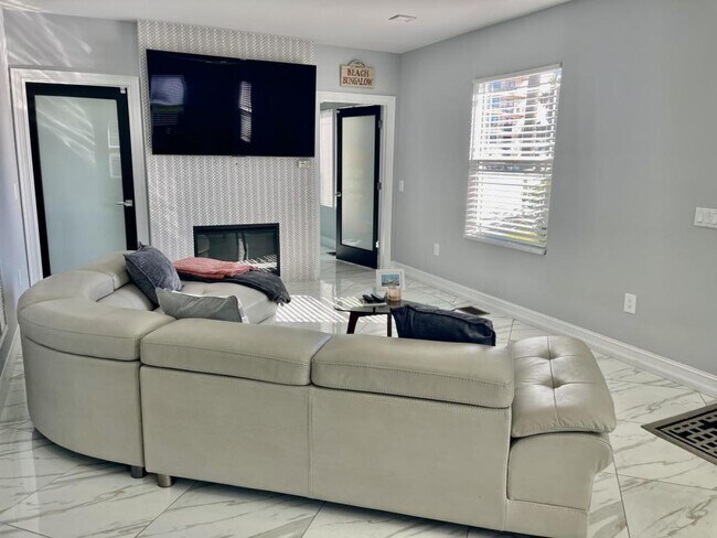 Building Photo - 505 Silver Beach Ave