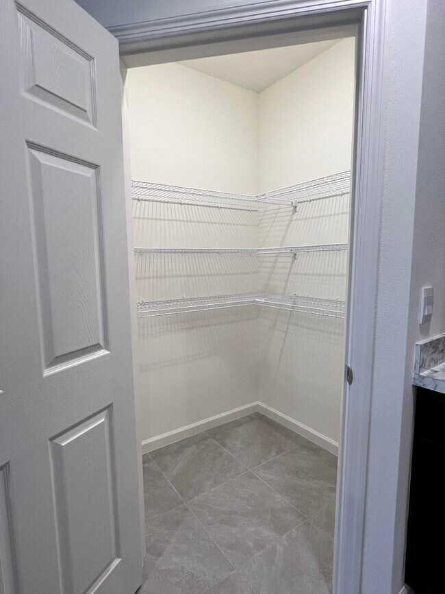 Building Photo - 4011 SW Kidd Ct