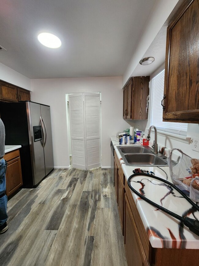 Building Photo - Beautifully Done Home Waiting For You...