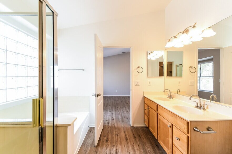 Building Photo - 1766 E Tyson St