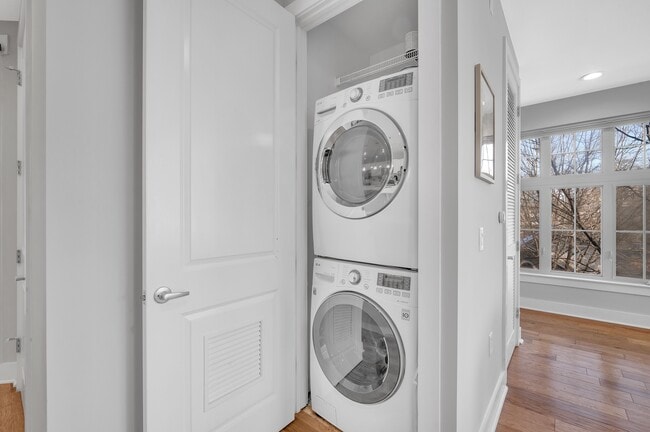 Building Photo - 1101 W 1st St