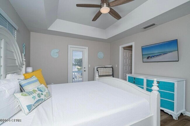 Building Photo - 6320 Beach Dr