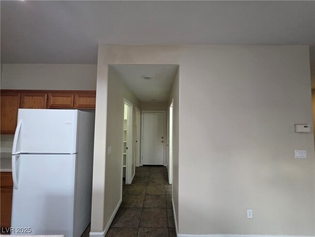 Building Photo - 909 E Malibu Sands Ave